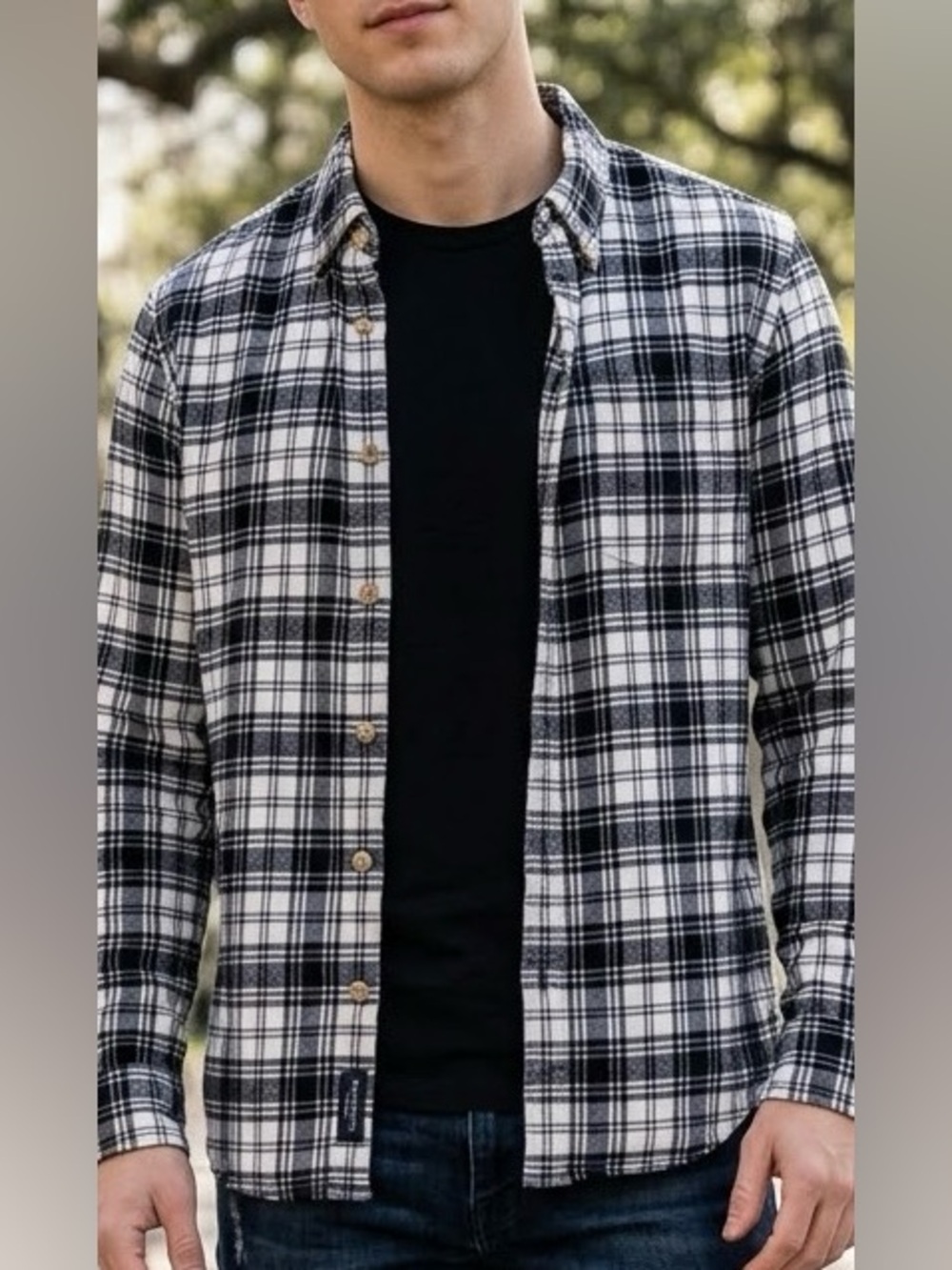 Abercrombie & Fitch Black and White Plaid Button-Down soft flannel